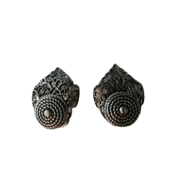 Pewter Metal Leaf Filigree  Clip-on Earrings - Picture 1 of 5